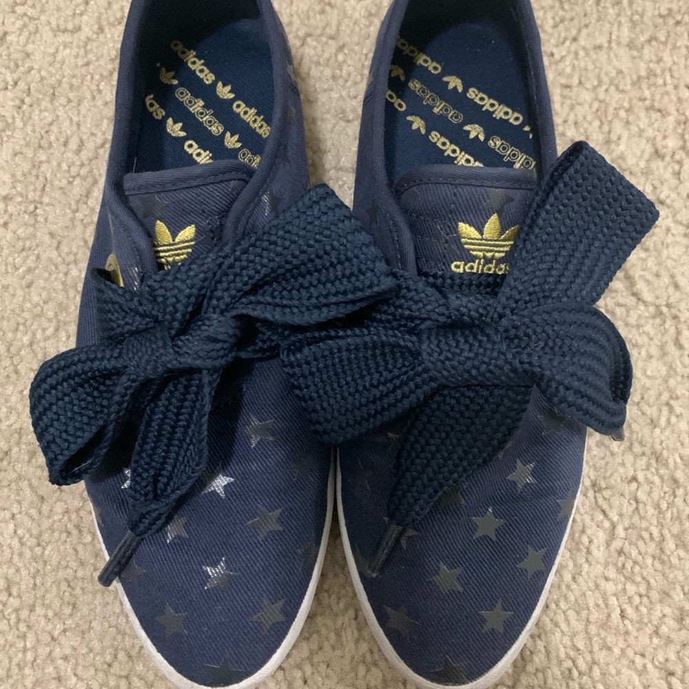 Adidas relace low flat